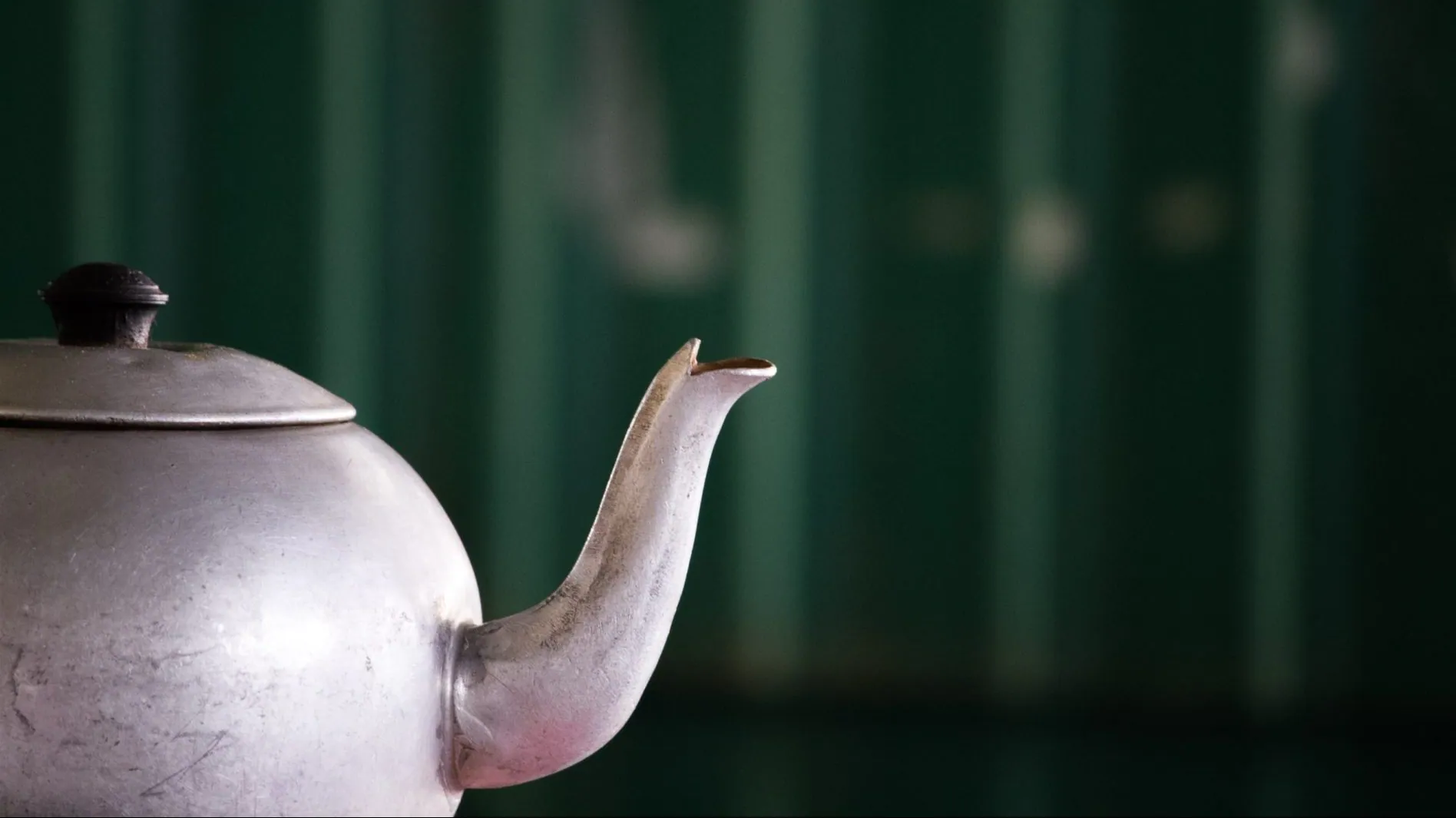 Homofobi u Srbiji "polupali lončiće" i paranoično svuda vide LGBT propagandu pa i u posuđu