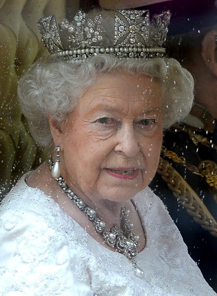 Kraljica Elizabeta posedovala je impozantnu kolekciju nakita - ovo su neki od najlepših primeraka