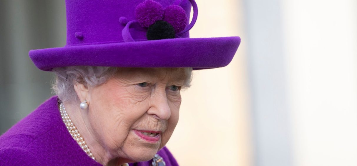 Ona nije pratila trendove, stvarala je svoje: Kraljica Elizabeta II uvek  je nosila jarke boje, samo jednu nikada nije želela da obuče