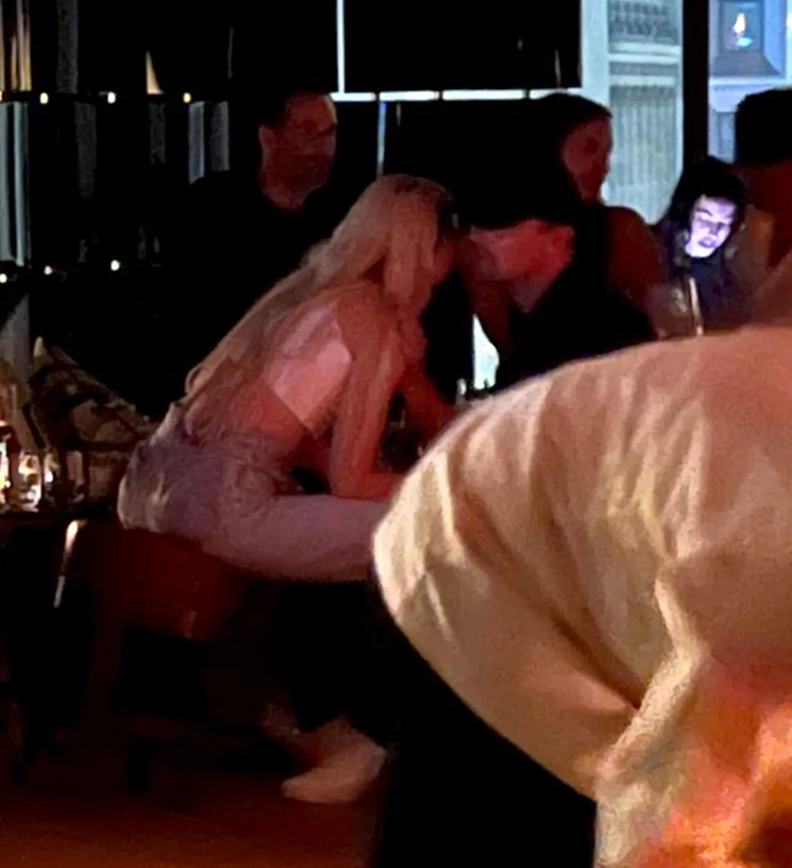 Pipkanje i prisni dodiri: Leonardo (47) zanemario sopstveno pravilo, sve je više dokaza da je romansa sa Điđi (27) istinita