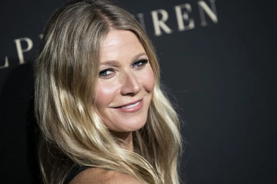 Fohishalarning anal sikishi Kavkazliklar Gazel furgonida chechen ayolini sikishmoqda.