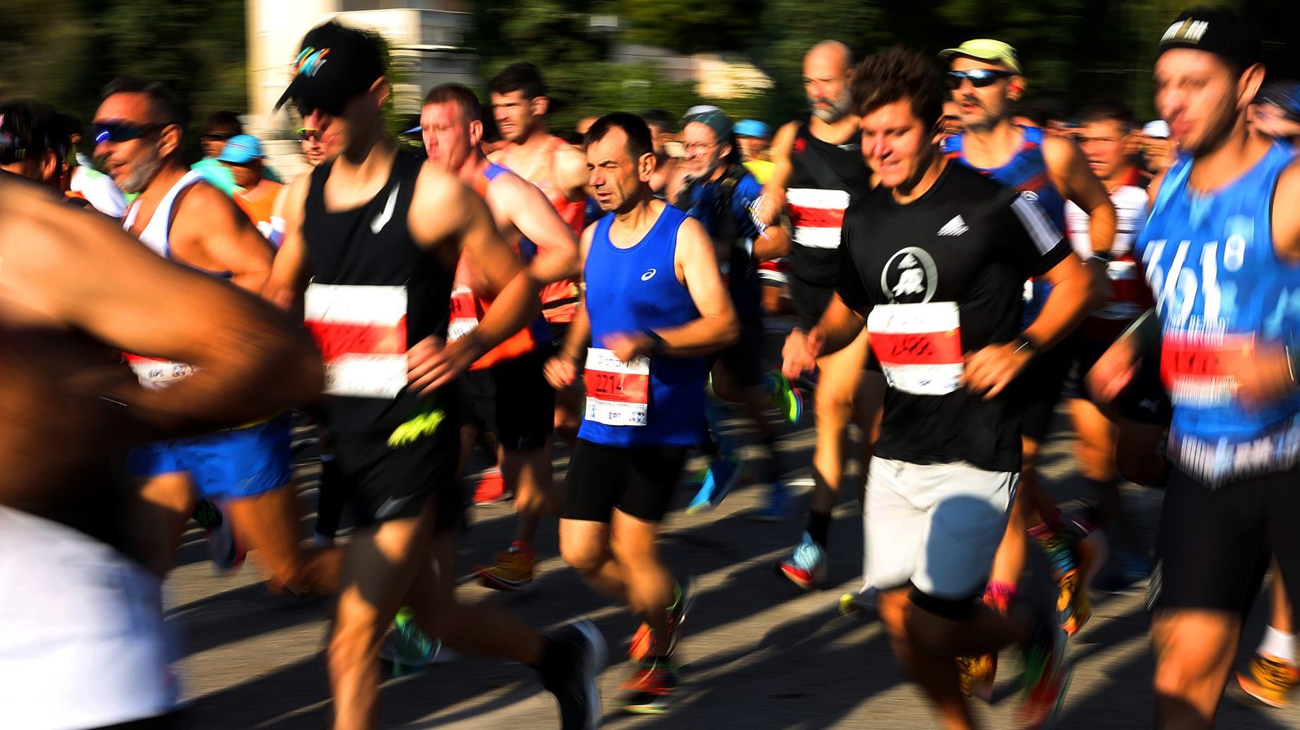 Ovo je maratonac koji trči i ne gasi cigaretu: duvanska industrija je dobila svoje novo sportsko zaštitno lice