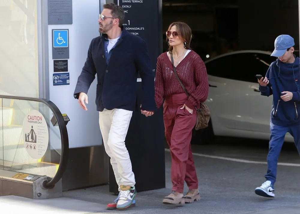 Dženifer Lopez podelila stare fotografije i Instagram gori