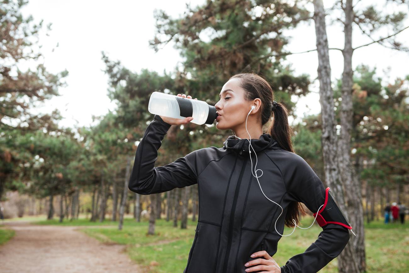 Da li je poželjno piti vodu tokom vežbanja?