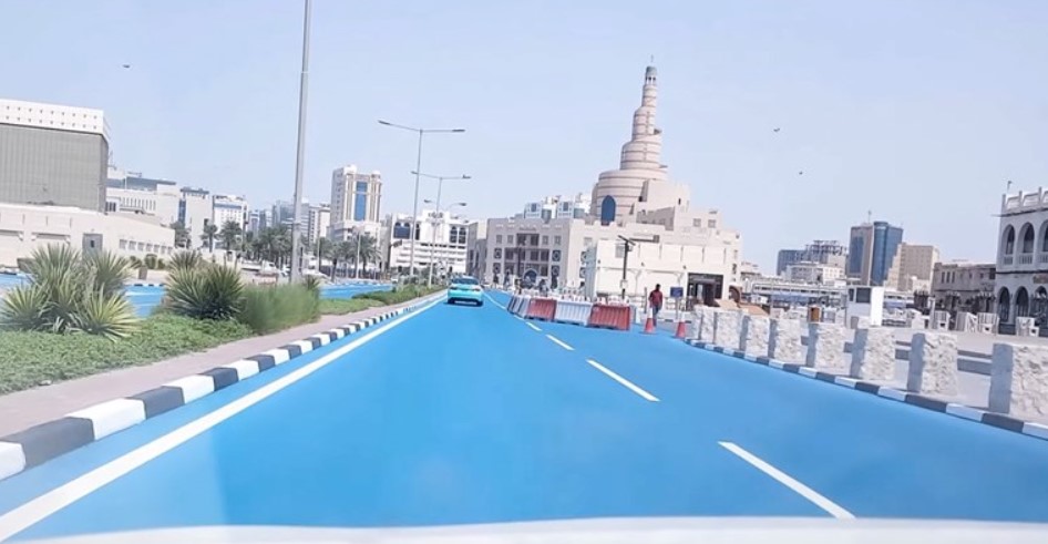 Zašto su putevi u Kataru plave boje