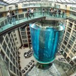 Eksplodirao najveći hotelski akvarijum na svetu: Krhotine, voda i 1.500 riba preplavile hotel