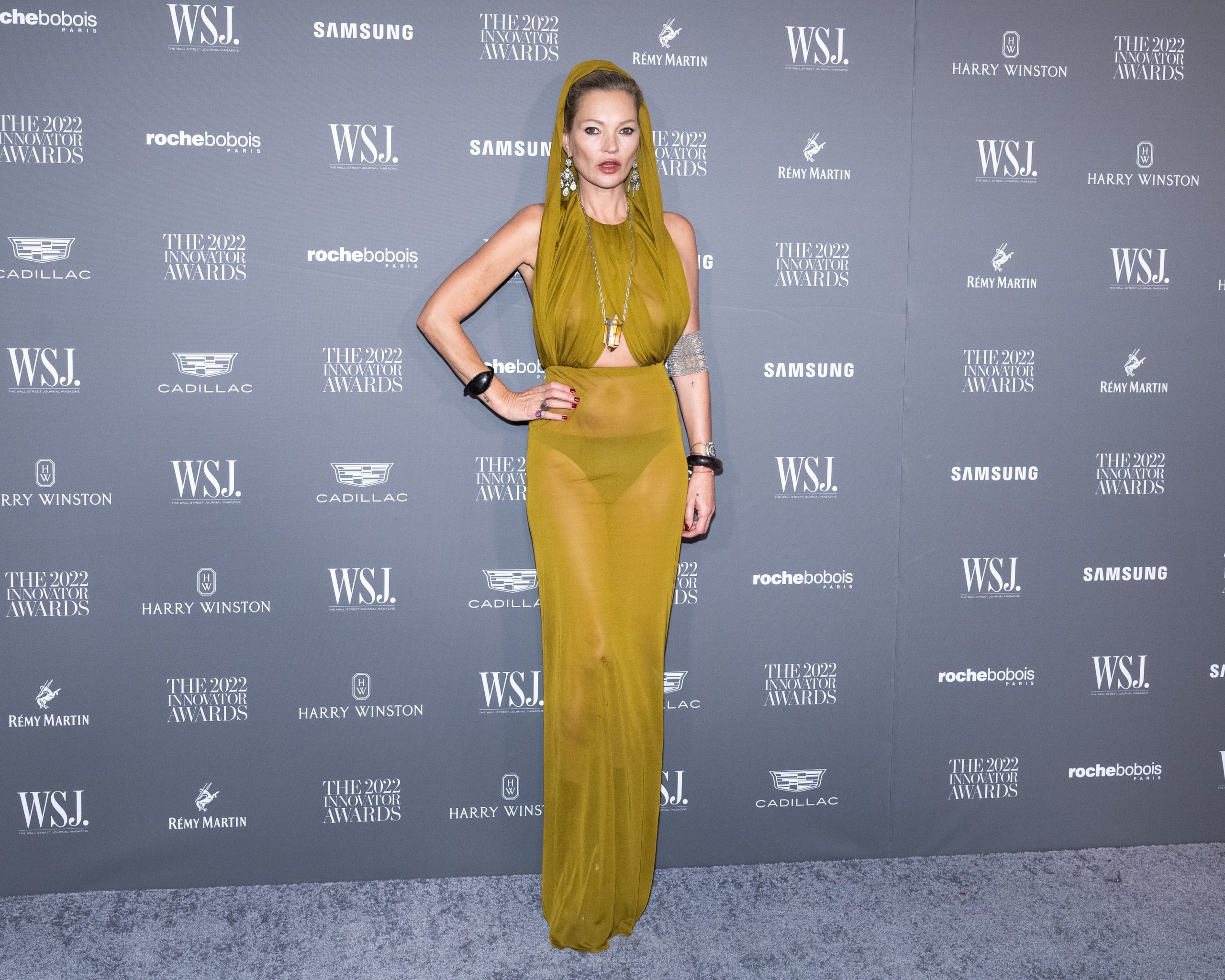 Kim u haljini Merilin Monro, Bred Pit u suknji: „Vogue” objavio najbolja modna izdanja poznatih u 2022.
