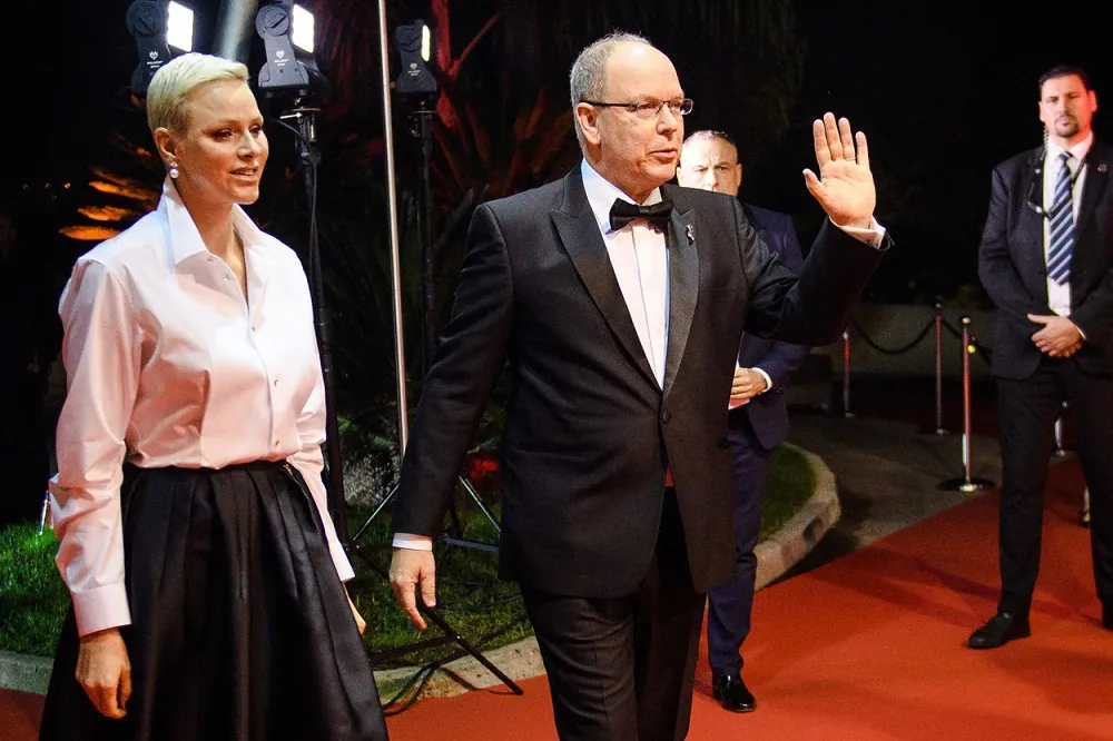 Evo kako izgleda praznična dekoracija ispred palate u Monaku