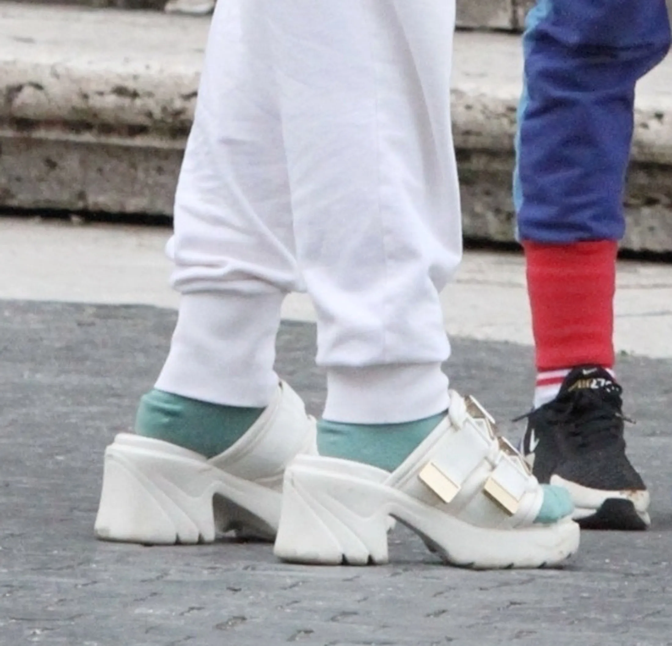 Šakira privukla pažnju u Rimu svojim neverovatno skupim sandalama