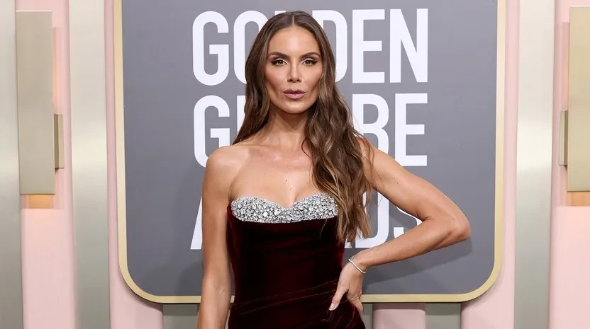 Pogledajte haljinu Nine Seničar kojom je privukla brojne poglede na 80. dodeli Zlatnih globusa