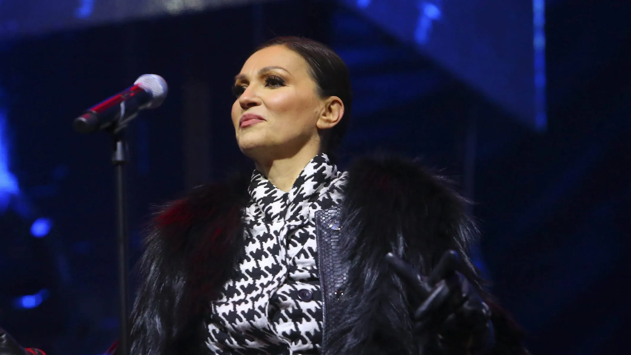 Banana-sandale su apsolutni hit, a Nina Badrić ih nosi uz „pidžama“ komplet