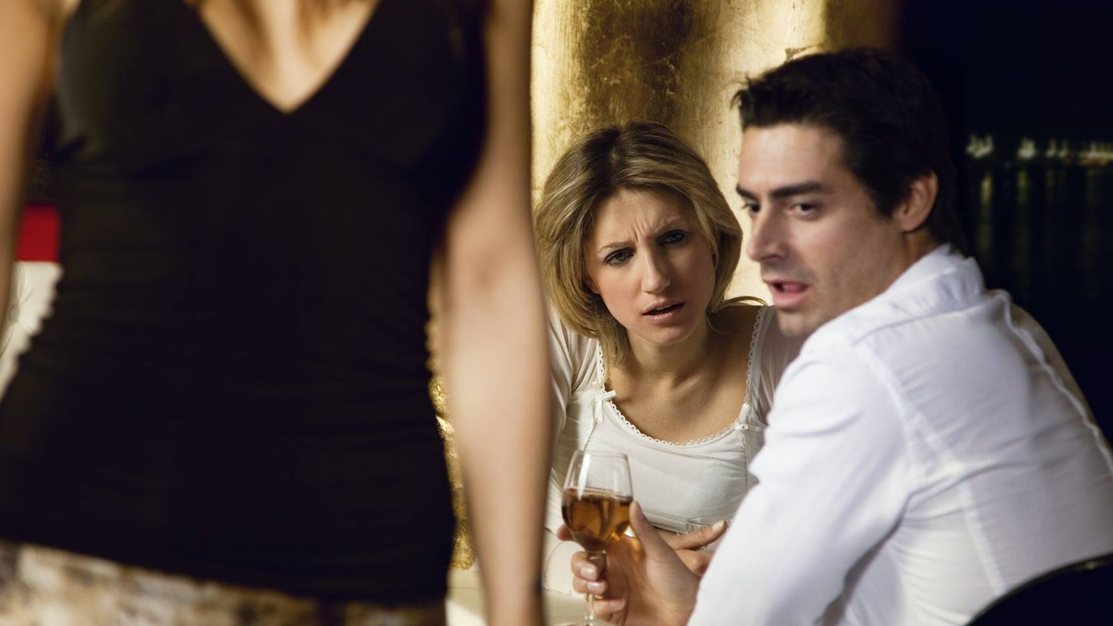 6 razloga zašto muškarci gledaju druge žene