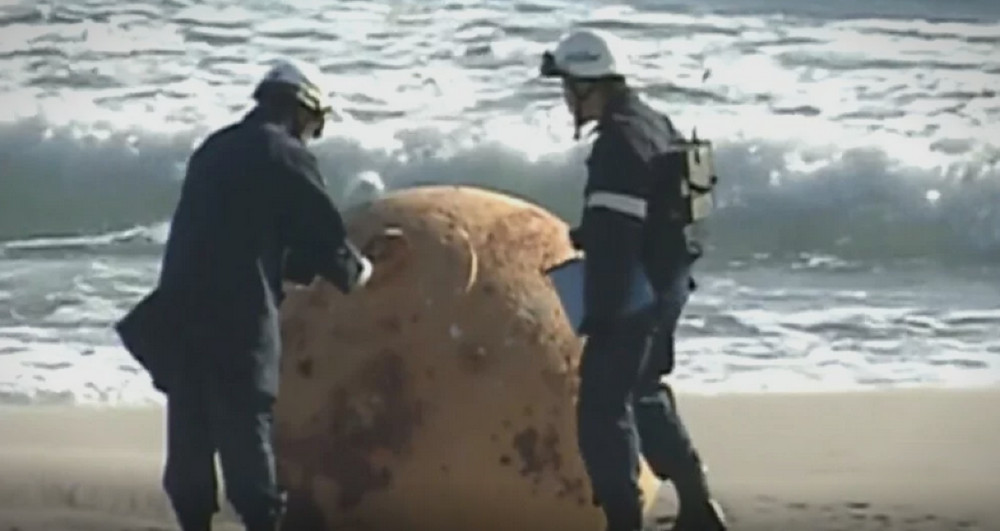 Špijunski balon, NLO ili nešto treće? Rešena misterija kugle na plaži u Japanu koja je zaintrigirala planetu