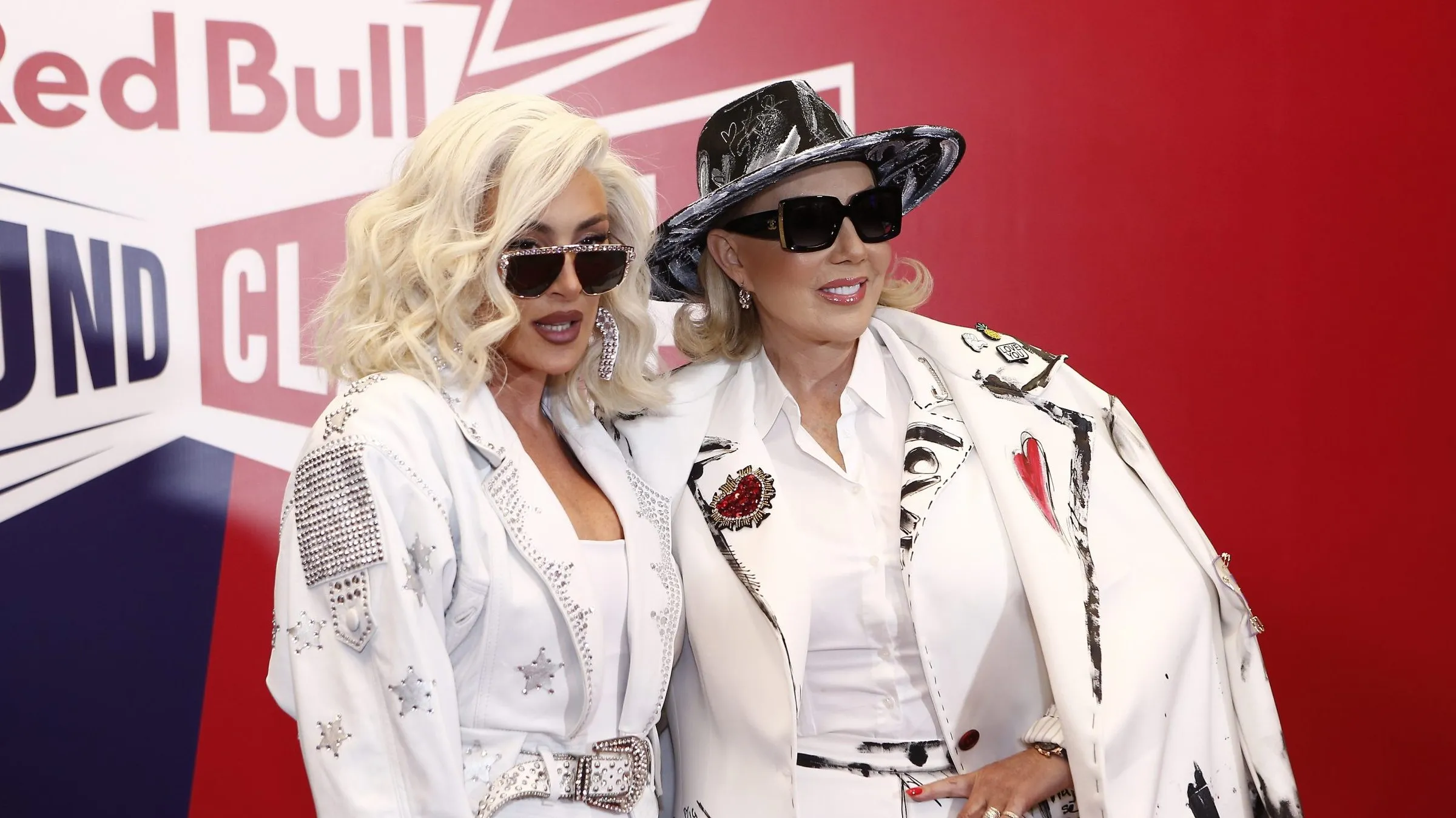 Šta Lepa Brena i Senida rade u istom kadru: "Šta da joj pevam? Drugarice sestro, ljubavnice?"