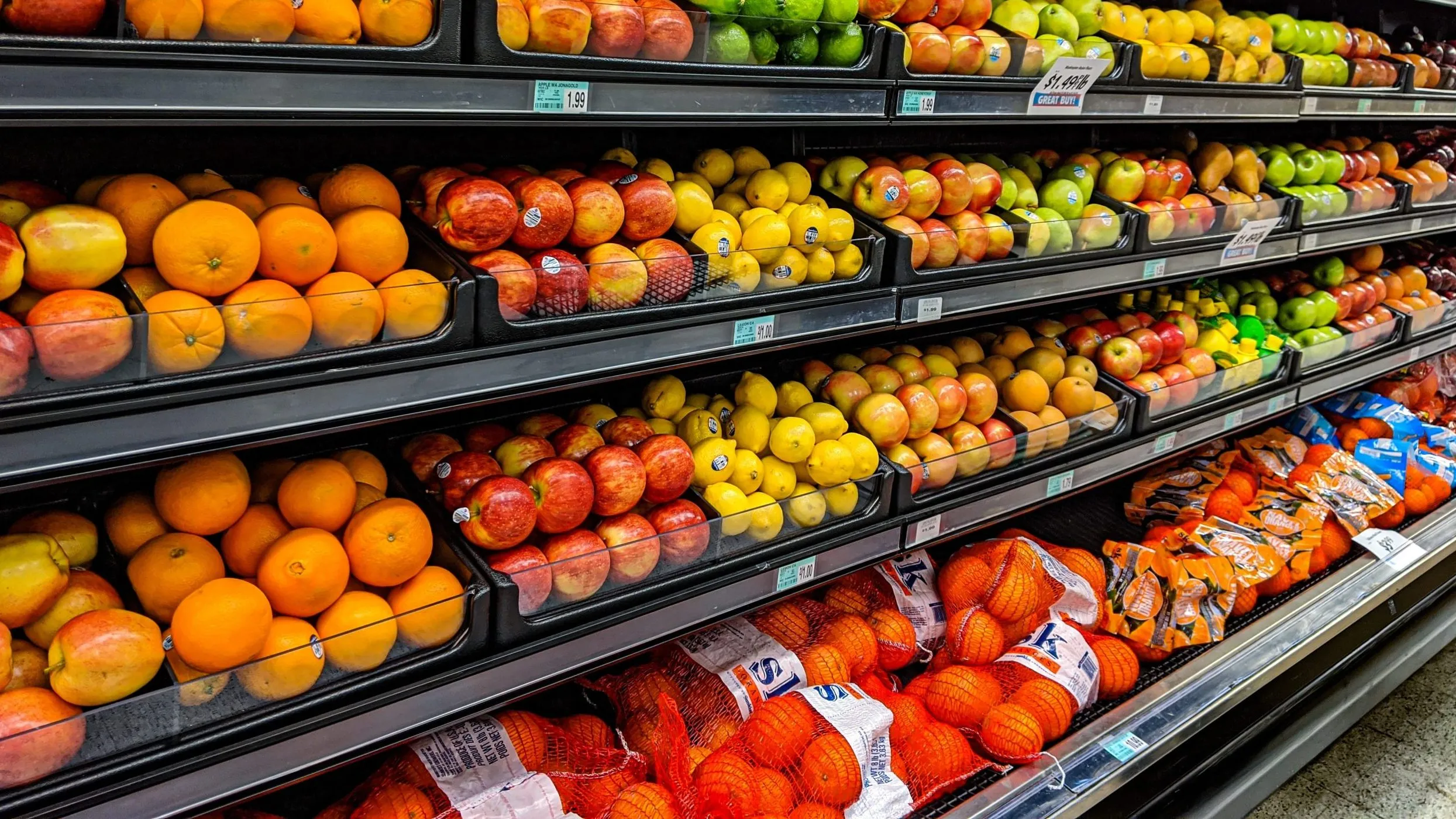 "U čemu je razlika između kupovine ovoga i kopanja po smeću": Slika na Tviteru je pokrenula polemiku o popustu u prodavnici