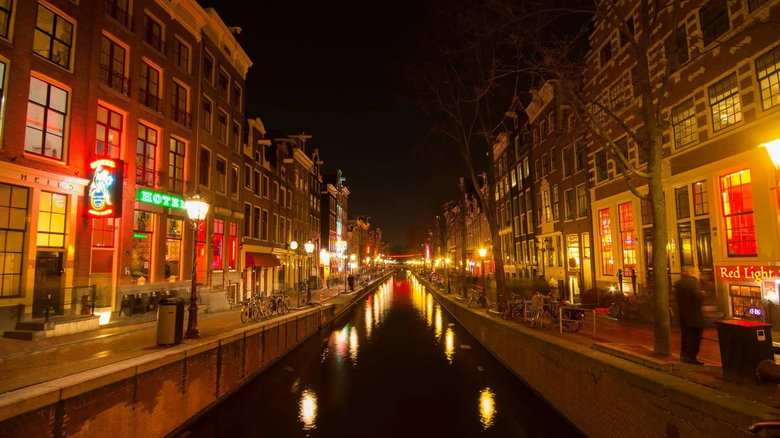 Amsterdam uskoro uvodi zabranu pušenja trave u strogom centru grada