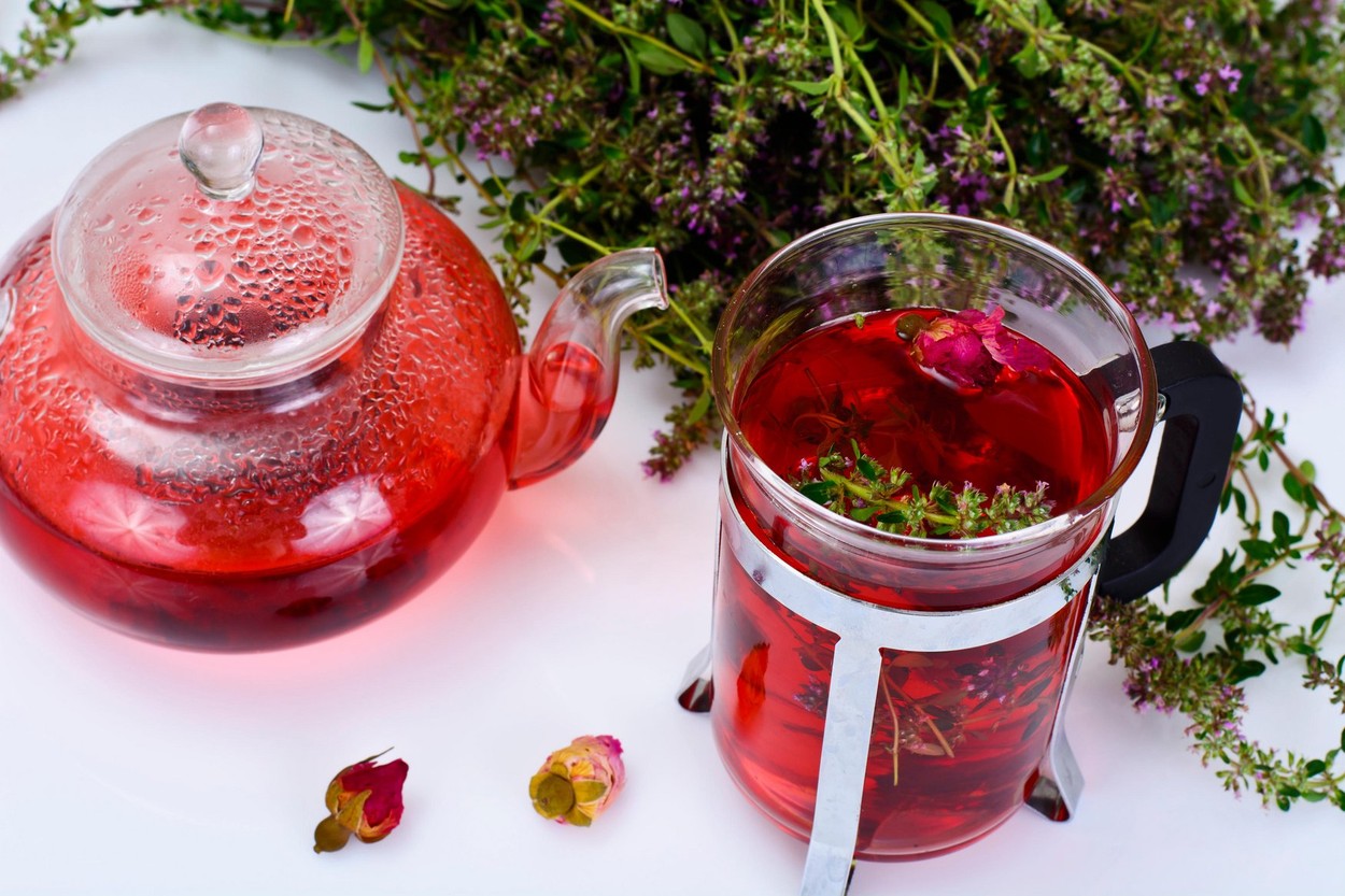 Čaj od hibiskusa: Borac protiv prehlade i čuvar srca