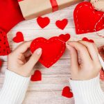 Još uvek ne znate šta da poklonite voljenoj osobi za Dan zaljubljenih: Evo nekoliko ideja za slatke poklončiće koje možete napraviti i sami