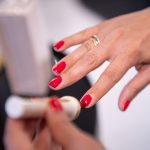 Moćna crvena boja: Šta je to efekat crvenih noktiju?