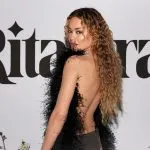 Od providne haljine do obične majice: Ko je privuko najviše pažnje svojim izgledom na žurki pre-Grami u Los Anđelesu?