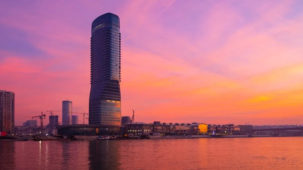 "Vrištim i povraćam u isto vreme": Ljudi reaguju na poruke koje su se našle na Kuli Beograd za Dan zaljubljenih