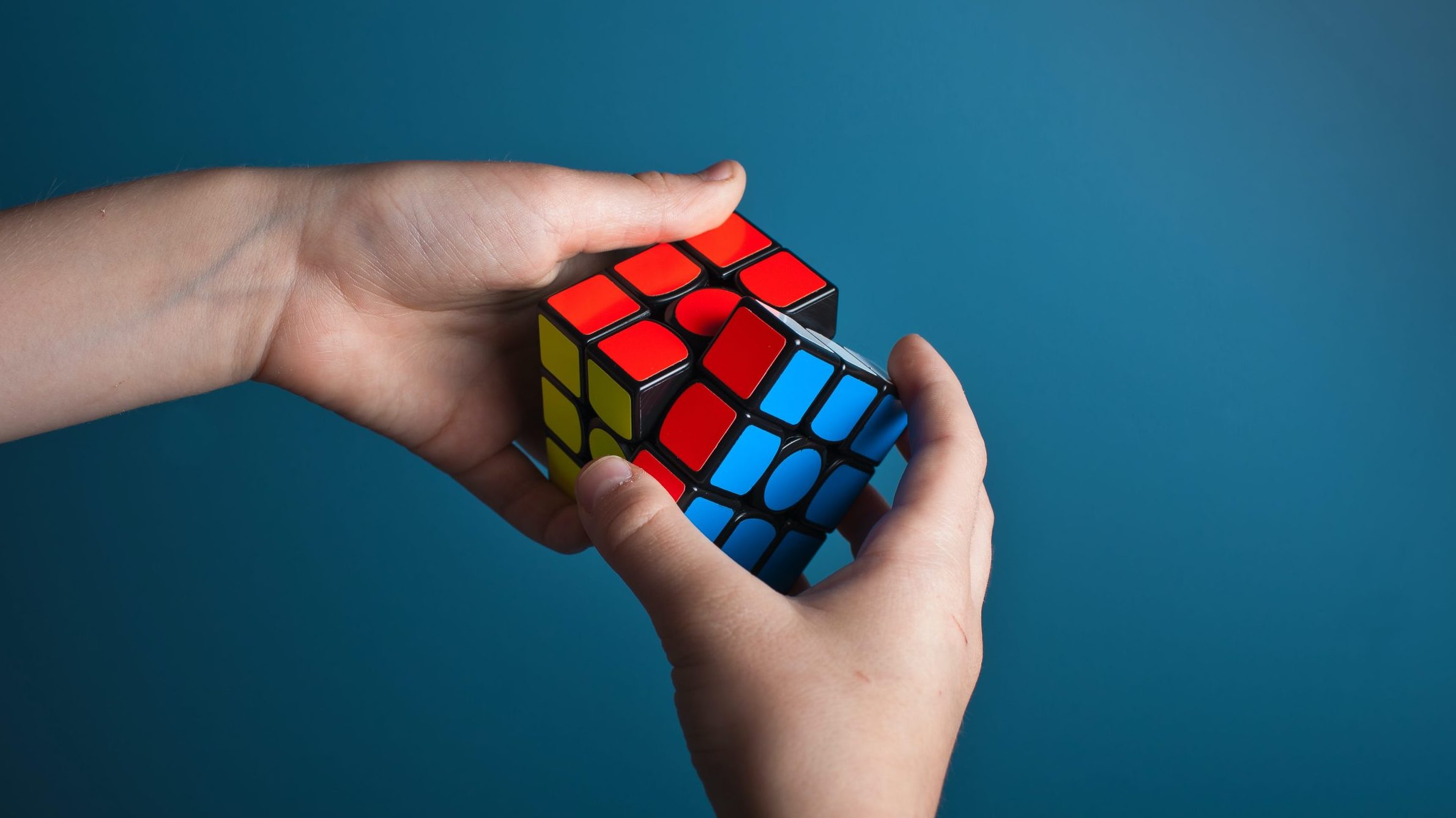 Ovo je lagan način da rešite Rubikovu kocku koji su krili od vas i pravili se pametni