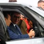 “Dabogda te vozio Aca Vučić”: Intimna vozačka ispovest predsednika Srbije iz 2004. godine