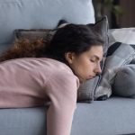 Da li je zaista toliko loše zaspati na kauču?