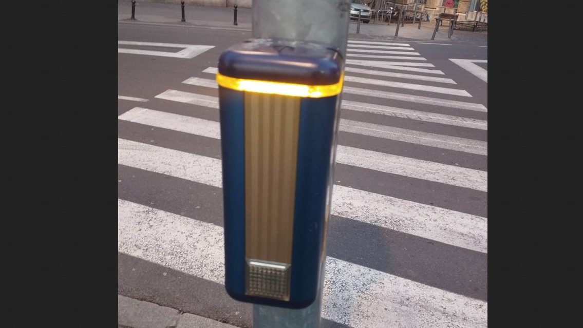 Kako su semafori u Beogradu postali misterija: "Pritisni senzor, okreni se dva puta u krug, ako se ne upali zeleno, ponovi proces dok ne proradi"