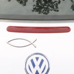 Sigurno ste videli: Da li znate šta znači ovaj simbol ribe na automobilima?