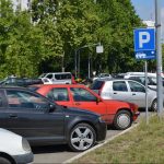 Upravo smo videli poruku najbahatijeg vozača u Beogradu: Evo kako izgleda rat za parking mesto