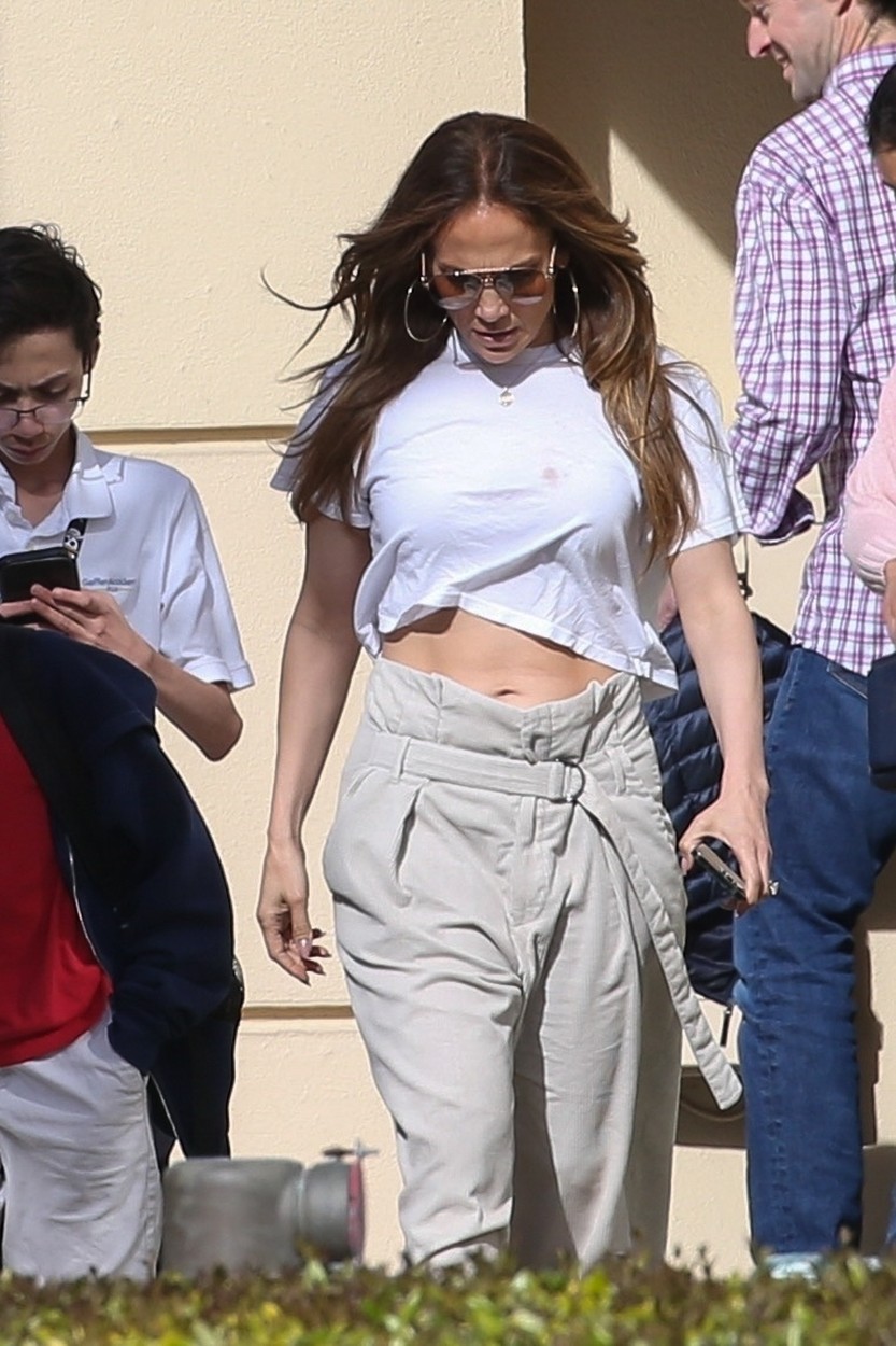 Džej Lo se na školskoj priredbi pojavila u majici koju većina mama ne bi prošetala ni do kontejnera