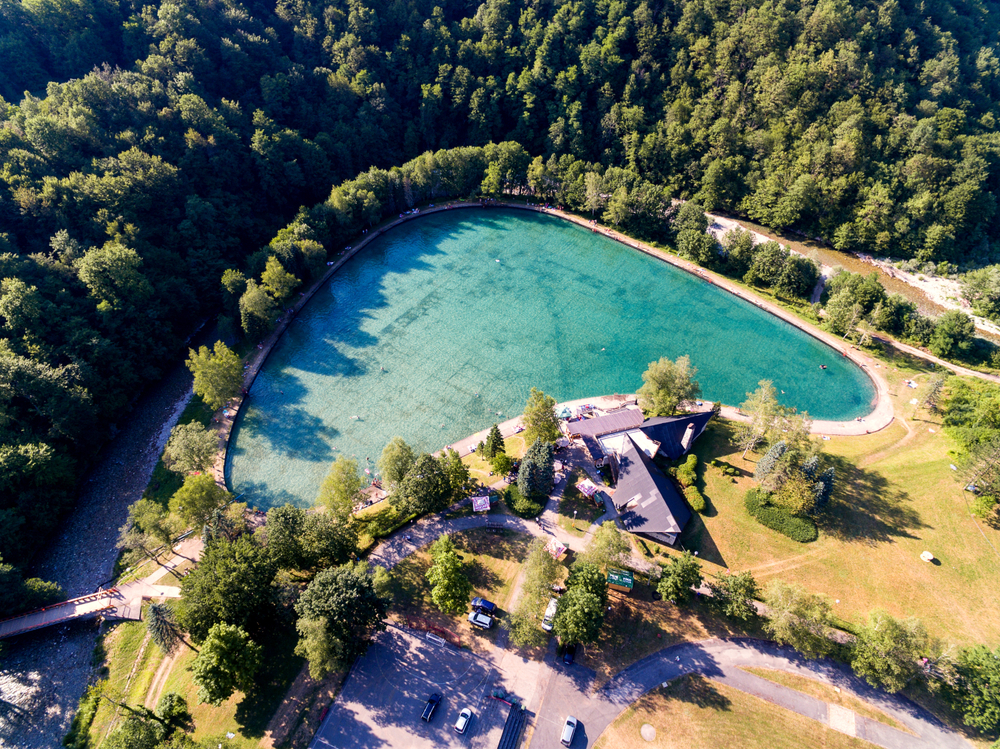 Da li znate gde se nalazi najveći bazen na Balkanu? Površina mu je 16 hiljada kvadrata, a puni se vodom direktno iz reke