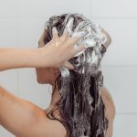 Nanošenje šampona tri puta: Da li ste isprobali ovaj trik za zdraviju kosu?