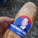 "Brine me šta će biti sa slikom kad pojedu sendvič!?": Fotka SNS užine i Vučića zbog koje su ljudi besni