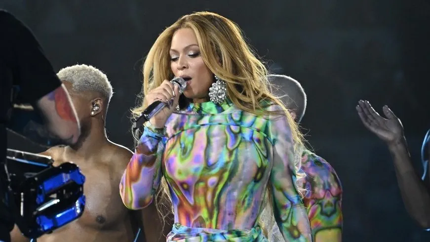 Bijonse u haljini srpske dizajnerke opčinila London