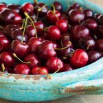 Gastroenterolog upozorava: Način na koji mnogi jedu trešnje, može da izazove ozbiljnu upalu