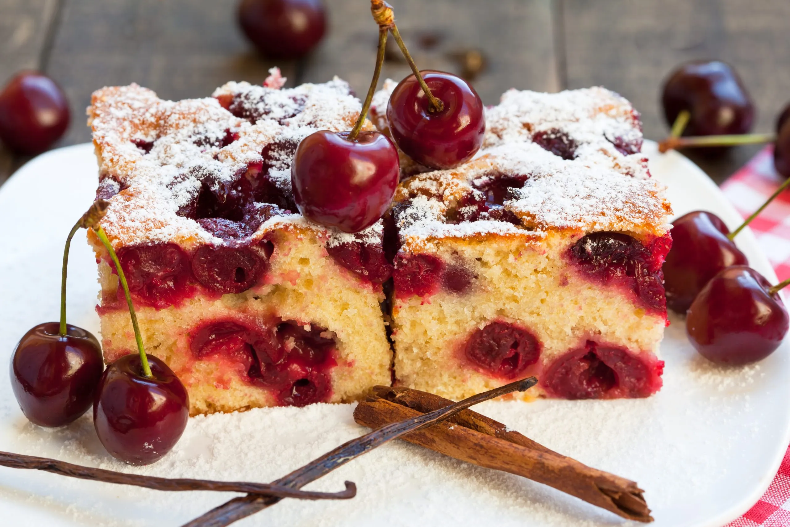 Jednostavan recept za sočan kolač sa višnjama za sve koji nemaju mnogo vremena