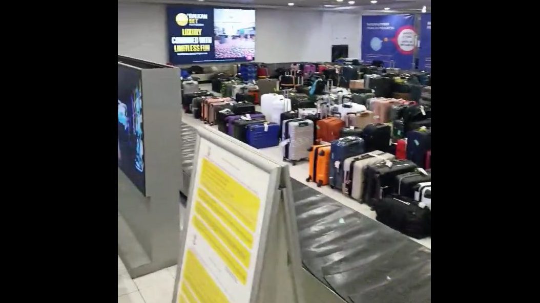 "Ovi bi i kliker pokvarili": Na stotine izgubljenih kofera je stiglo na beogradski aerodrom i napravilo neviđenu pometnju