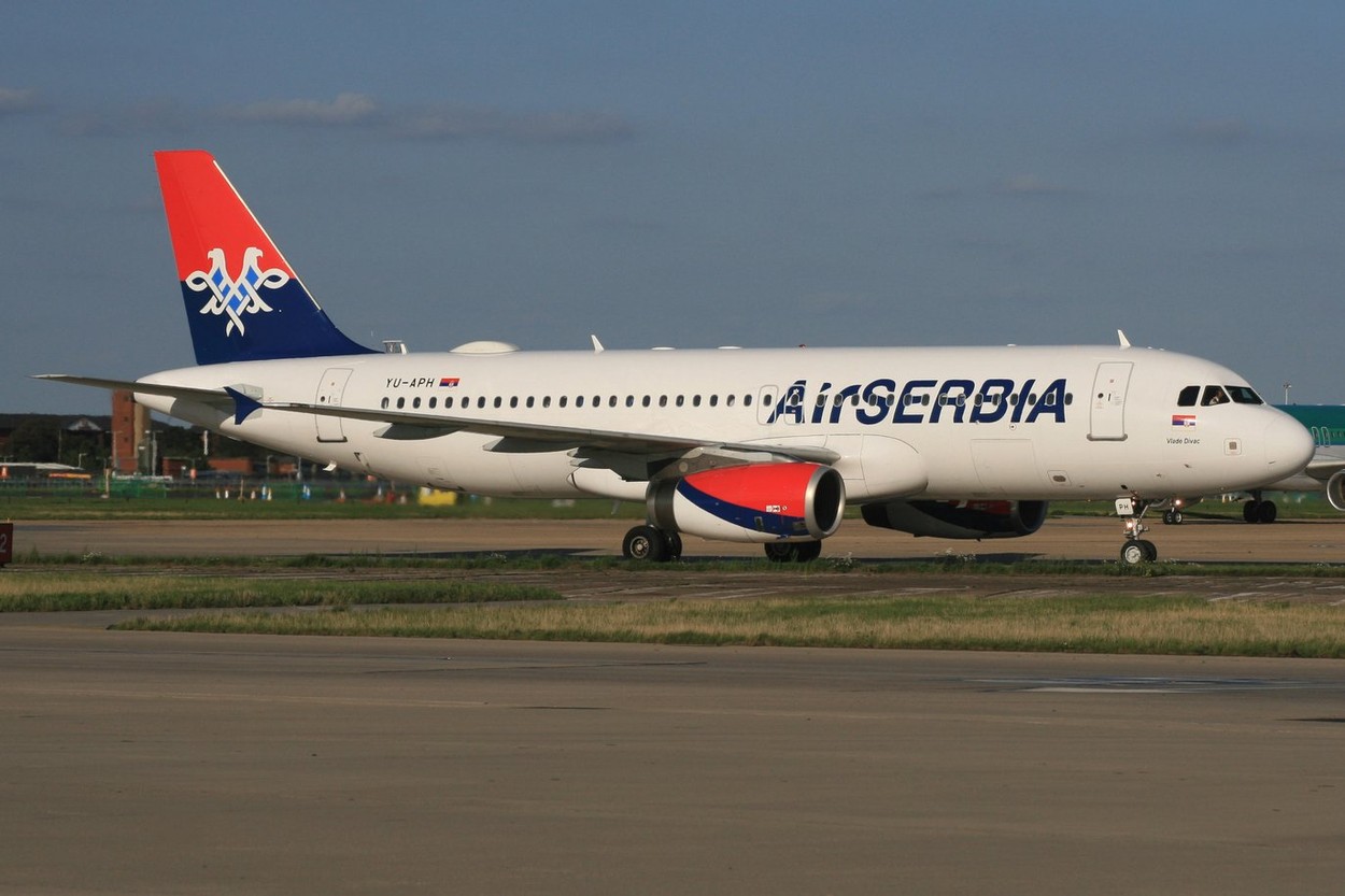 Haos u avionu Air Serbia: Žena sa detetom izbačena uz pratnju policije, prekršila važno pravilo