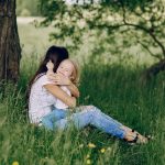 Moć zagrljaja: Evo kako da se povežete sa detetom tokom izliva besa