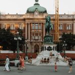 "Mislila sam da je za potrebe snimanja neke SF scene": Roze drveće u centru Beograda postalo hit na mrežama