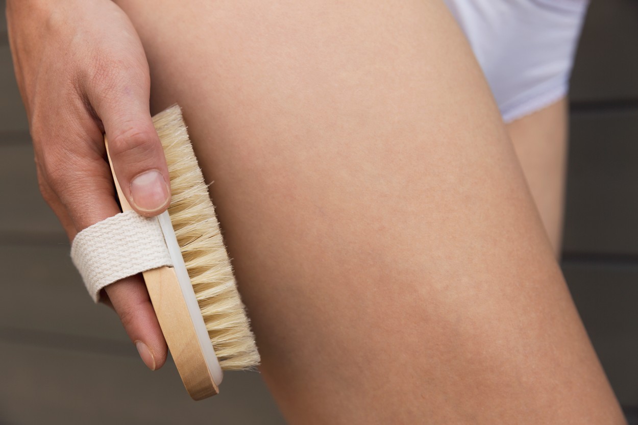 Rešite se "jagodičastih" nogu: Ove dve jednostavne navike tokom brijanja učiniće vašu kožu glatkom i spremnom za plažu