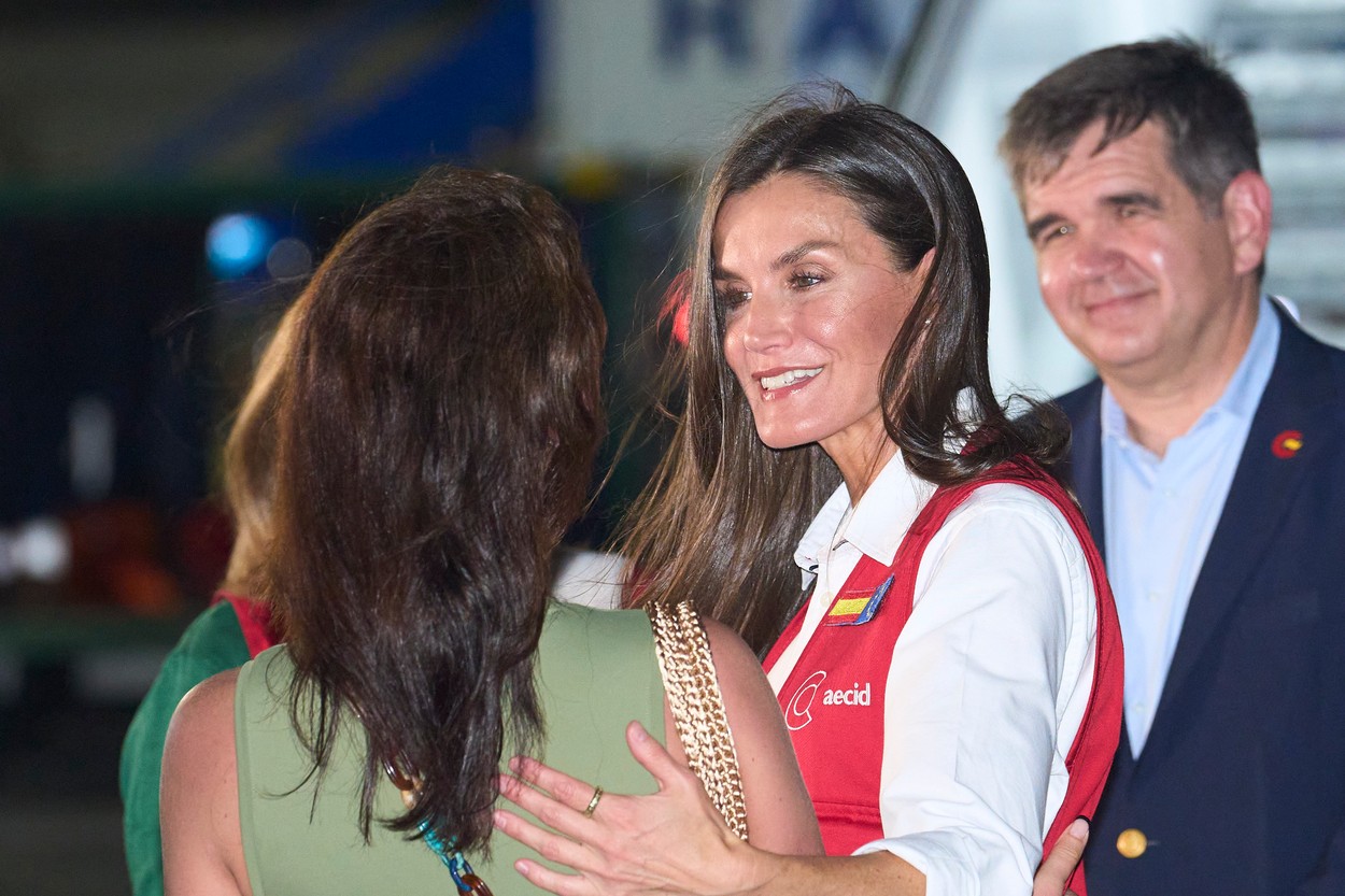 Španska kraljica u državničkoj poseti u hit pantalonama od 3.390 dinara: Mogu da se kupe i u Srbiji