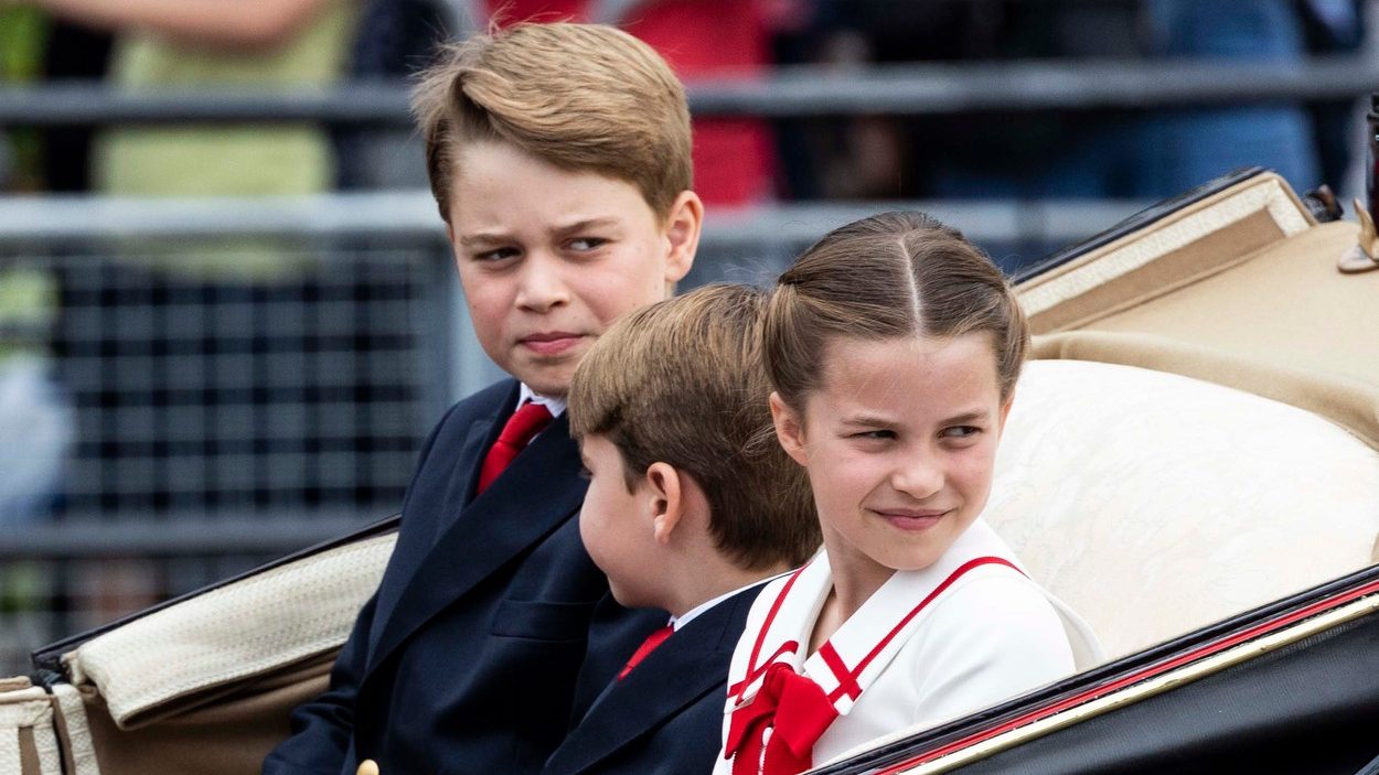 Princ Vilijam sija od radosti na fotografiji sa troje dece
