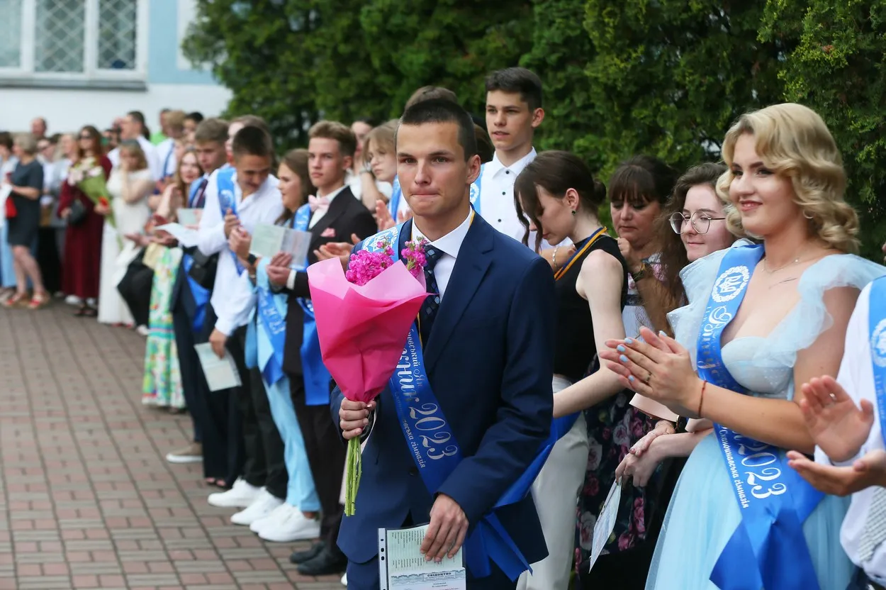 "Gospodin se rađa. Ovako se ide na maturu": Maturant sa Novog Beograda o kome priča ceo grad