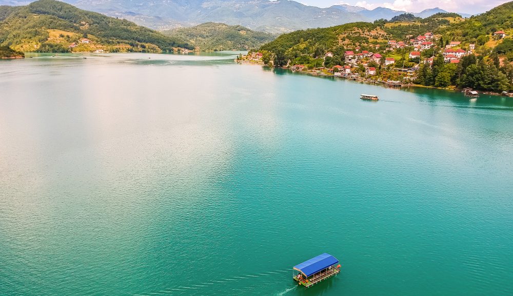 Bosanski Bali: Jezero koje porede sa egzotičnim ostrvom, a koje privlači turiste zbog lepote i niskih cena