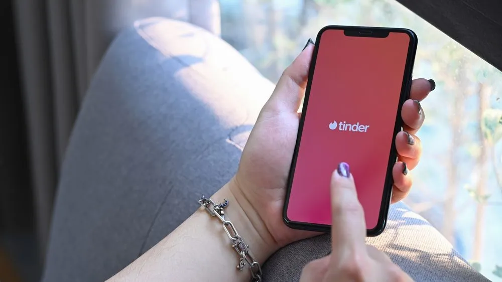 Ovaj opis sa Tindera svi su osudili, ali neki imaju i kreativna rešenja kako autora naučiti pameti