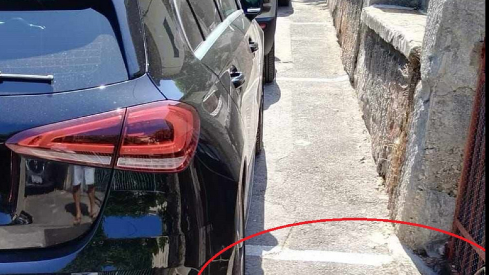 Osvetio se vozaču koji mu se parkirao ispred ulaza, a njegova neobična metoda podelila internet