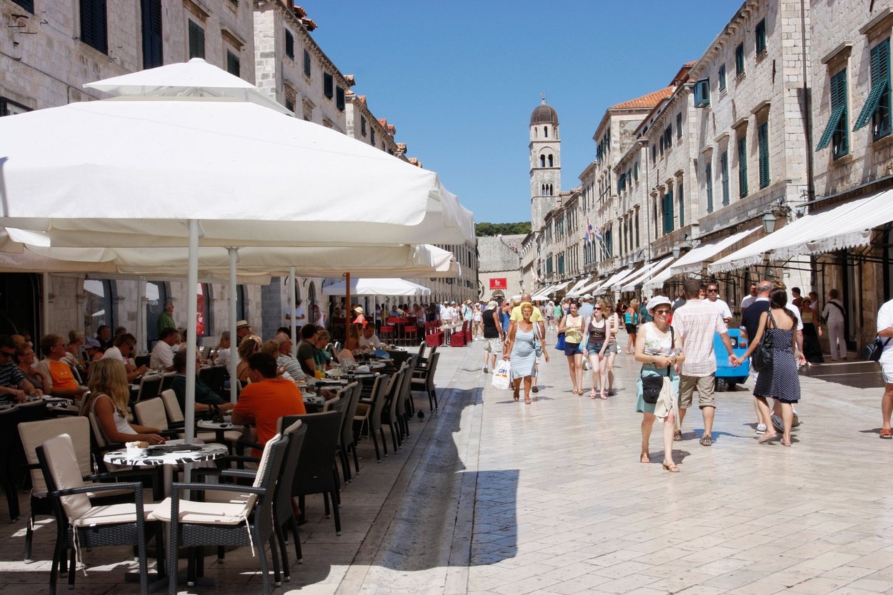 Beograđanin poručio kafu u srcu Dubrovnika - potez konobara je iznenadio i Srbe i Hrvate